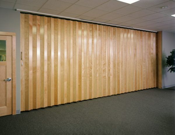 Woodfold Series 3300H Hardwood Veneer Acoustic Accordion Doors