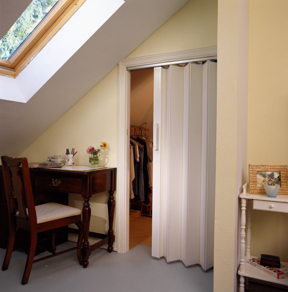 Woodfold Series 240H Hardwood Veneer Accordion Doors - Image 5